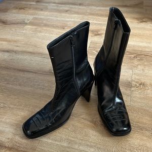 Vintage Women’s Leather Boots Perfect for Date Night - 7